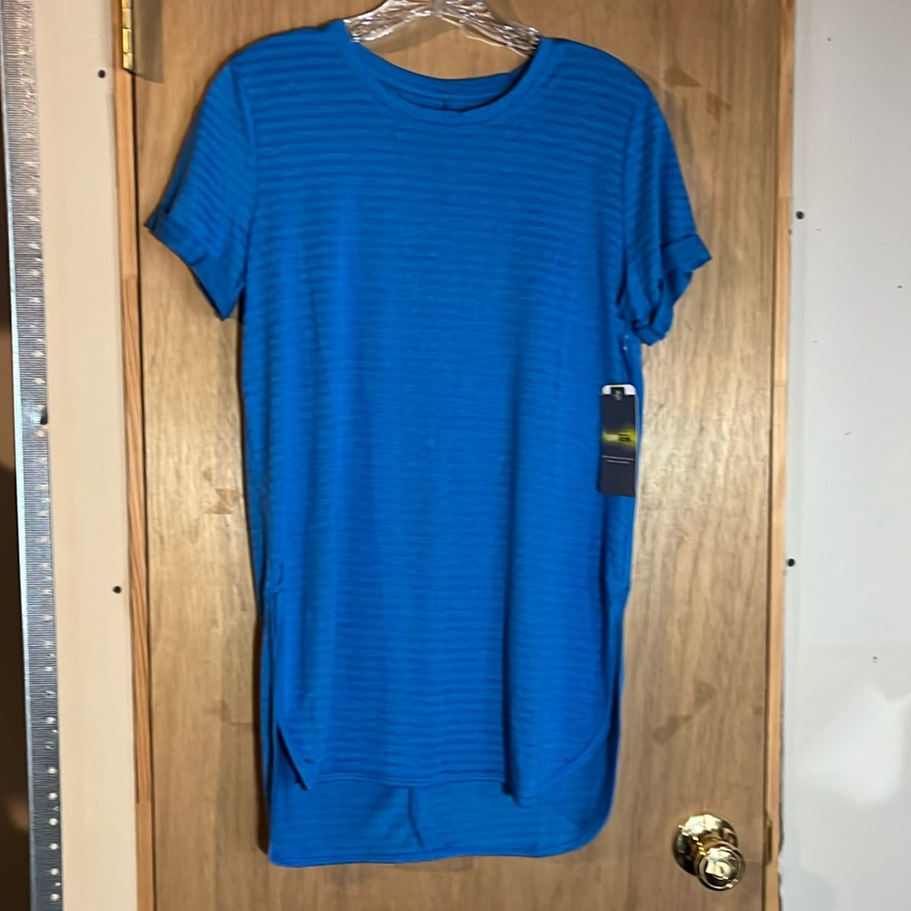 Women’s Tek Gear small blue short sleeve top NWT